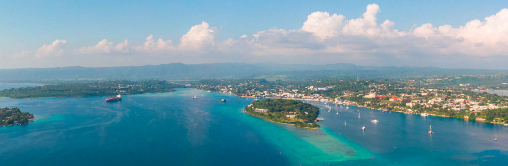 La baie de Port Vila au Vanuatu - un beau pays pour une double citoyenneté